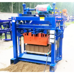 Stocks chine: Machine à parpaing